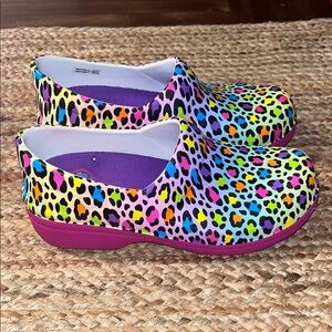 CROCS Lisa Frank  Multicolor Leopard women's Shoes  size 7